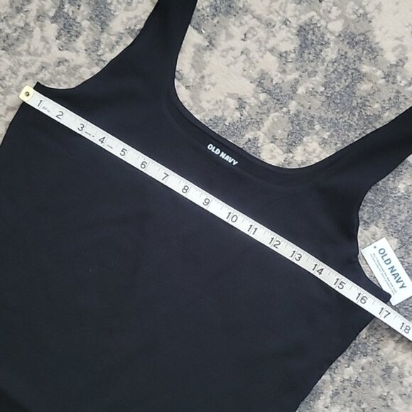 Old Navy Black Fitted Sleeveless Tank Top - Picture 4 of 5